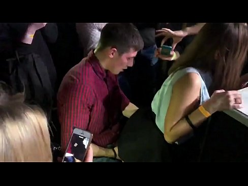 ❤️ Echter Sex in einem russischen Nachtclub. 18-jährige russische Mädchen in den Anus und Vagina gefickt in einem Nachtclub ️❌  Sex bei de.pornsexphoto.ru ☑